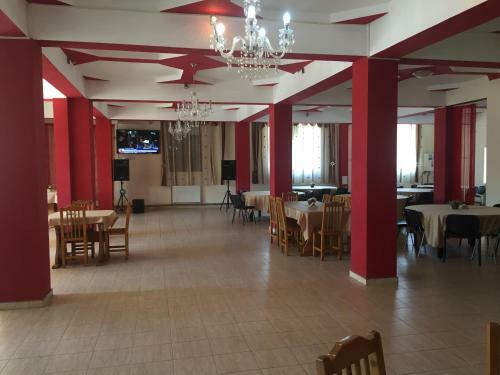 Hotel Tata Si Fii