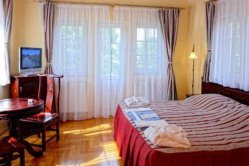 Fried Castle Hotel Resort