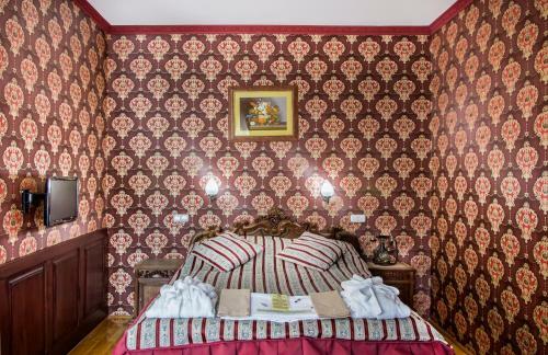 Fried Castle Hotel Resort