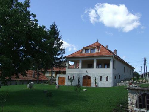 Bed & Breakfast Simk� Csal�di Pinc�szet �s Panzi� (evinor)