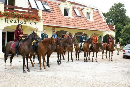 Bed & Breakfast Husz�r Panzi� �s �tterem