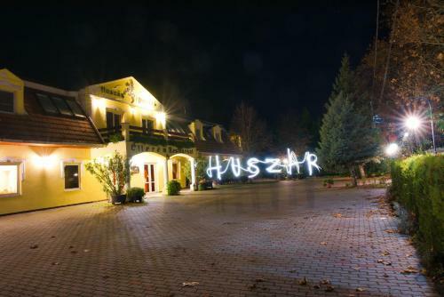 Bed & Breakfast Husz�r Panzi� �s �tterem