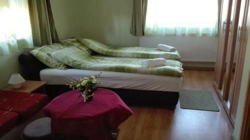 Hostal Tibor Bar�t Vend�gh�z