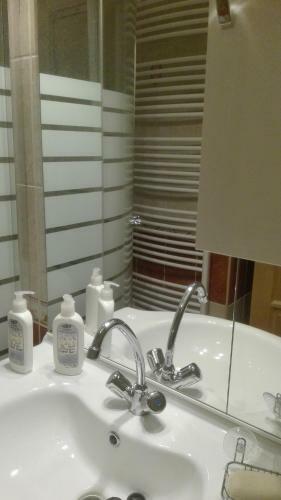 Hostal Tibor Bar�t Vend�gh�z