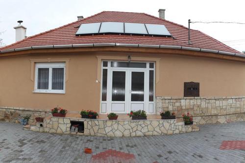 Hostal Tibor Bar�t Vend�gh�z
