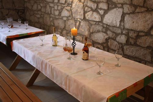 Hostal Tibor Bar�t Vend�gh�z