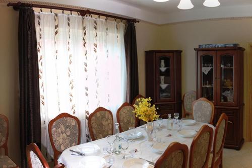 Hostal Tibor Bar�t Vend�gh�z