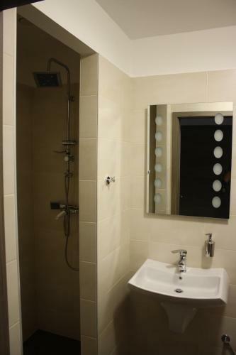 Zs�lyaliget Hotel