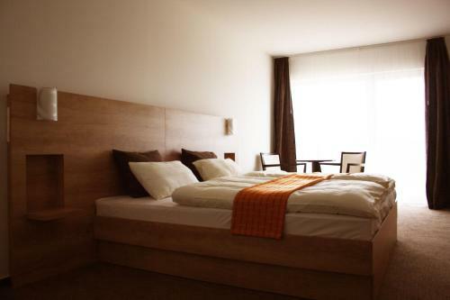 Zs�lyaliget Hotel