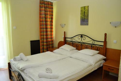 Ez�stfeny? Hotel