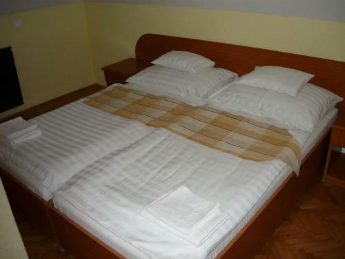 Ez�stfeny? Hotel