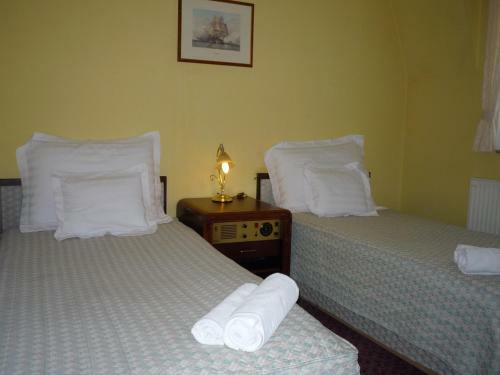 Hostal Kal�z Fregatt Panzi� & �tterem