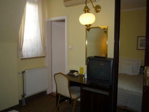Hostal Kal�z Fregatt Panzi� & �tterem
