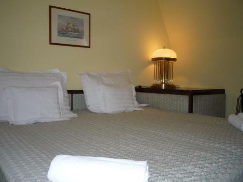 Hostal Kal�z Fregatt Panzi� & �tterem