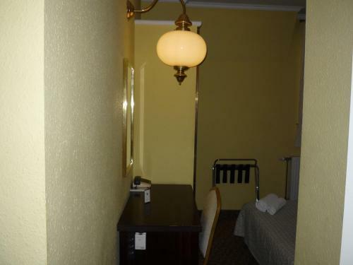 Hostal Kal�z Fregatt Panzi� & �tterem