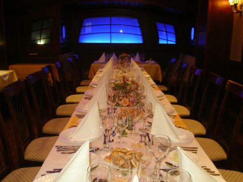 Hostal Kal�z Fregatt Panzi� & �tterem