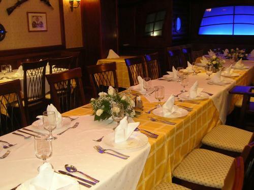 Hostal Kal�z Fregatt Panzi� & �tterem