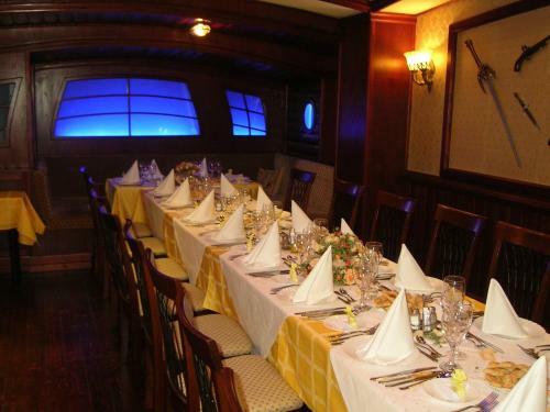 Hostal Kal�z Fregatt Panzi� & �tterem