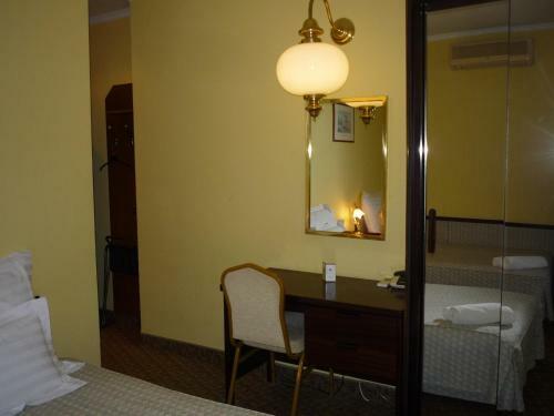 Hostal Kal�z Fregatt Panzi� & �tterem