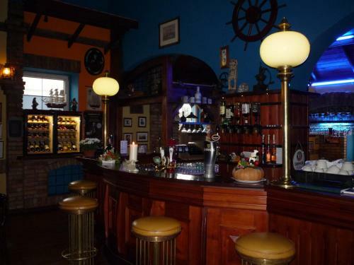 Hostal Kal�z Fregatt Panzi� & �tterem