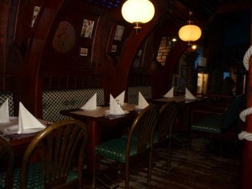 Hostal Kal�z Fregatt Panzi� & �tterem