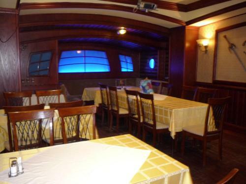 Hostal Kal�z Fregatt Panzi� & �tterem