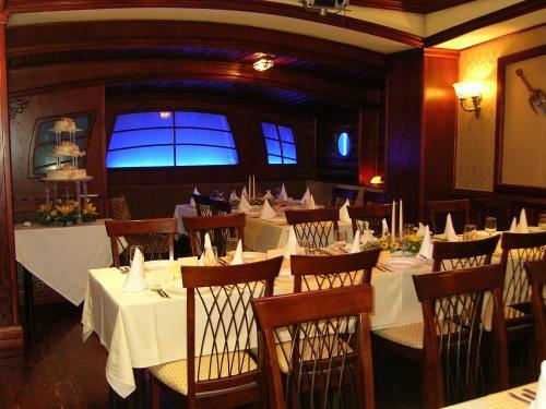 Hostal Kal�z Fregatt Panzi� & �tterem