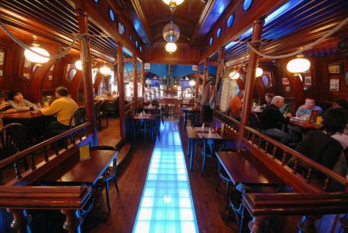 Hostal Kal�z Fregatt Panzi� & �tterem