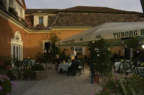 Hostal Kal�z Fregatt Panzi� & �tterem