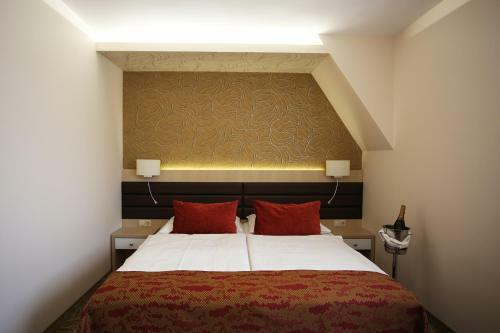 Hotel Kiss