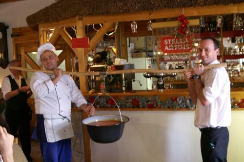�reg Hal�sz Hotel �s �tterem