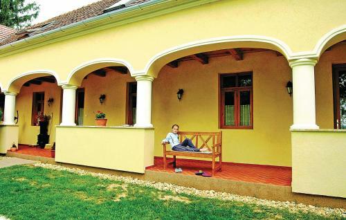 Holiday Home J�kai Utca-szentkozmadombja