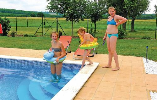 Holiday Home J�kai Utca-szentkozmadombja