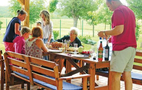 Holiday Home J�kai Utca-szentkozmadombja