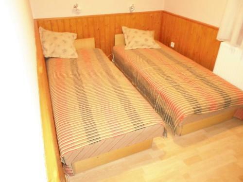 Lia Vend�gh�z Zs�ryf�rd?