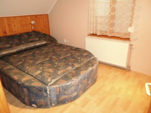 Lia Vend�gh�z Zs�ryf�rd?