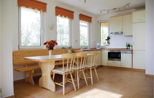 Three-bedroom Holiday Home In Szolad