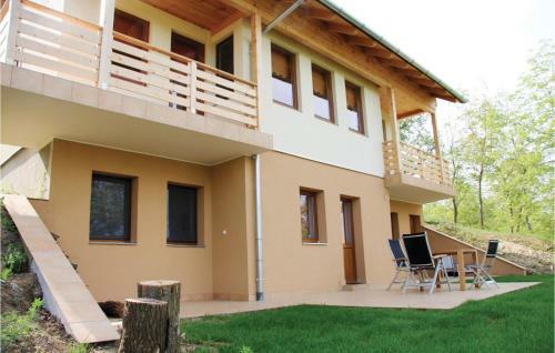 Three-bedroom Holiday Home In Szolad