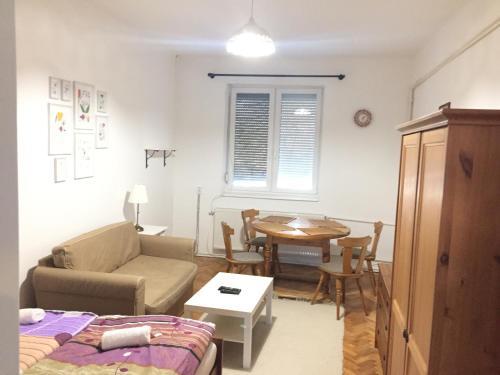 Mate Gold Apartment Ii.
