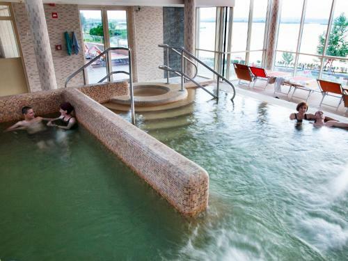 Hotel Velence Resort & Spa