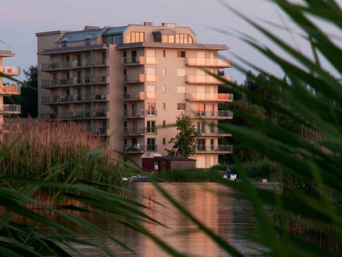 Hotel Velence Resort & Spa
