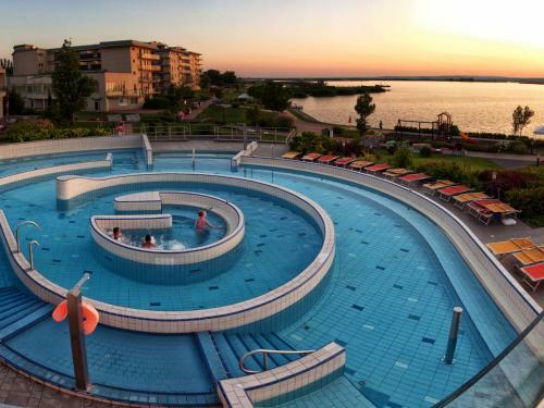 Hotel Velence Resort & Spa