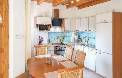 Three-bedroom Holiday Home In Zamardi