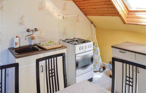 Three-bedroom Apartment In Zamardi