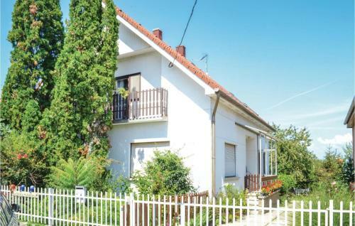 Three-bedroom Apartment In Zamardi