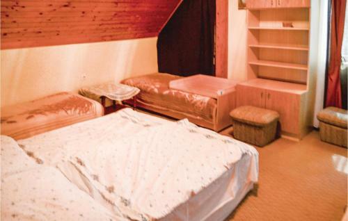 Three-bedroom Apartment In Zamardi