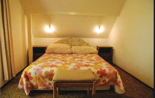 Three-bedroom Holiday Home In Zamardi