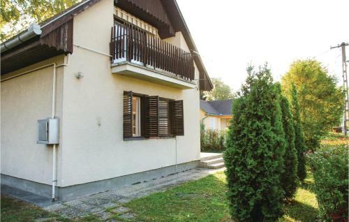 Three-bedroom Holiday Home In Zamardi