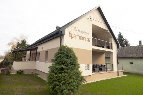 Cuha-gy�ngye Apartmanh�z