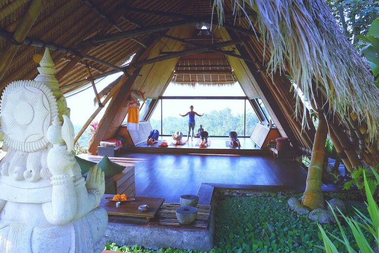 Hostal Village Above The Clouds